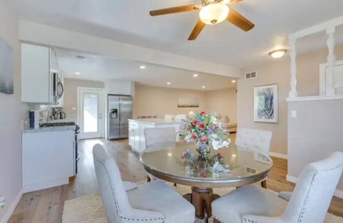 Midway House | Charming Main house
