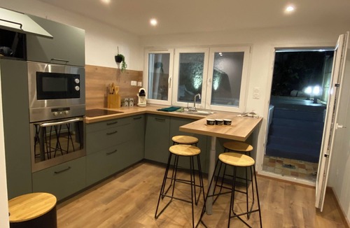 Dernier Sou Condo | Charming Maisonnette 2 steps from the old town!