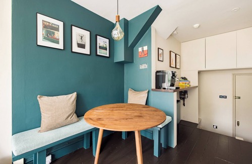 Westbourne Apartment | Charming Maisonette with Workspace in Notting Hill