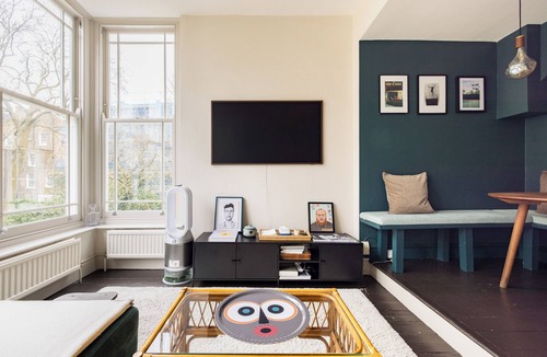 Westbourne Apartment | Charming Maisonette with Workspace in Notting Hill