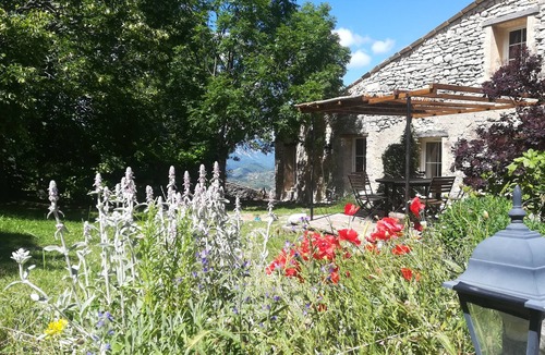 Barret-de-Lioure Apartment | Charming "Malia" gîte in a peaceful setting facing Mont Ventoux
