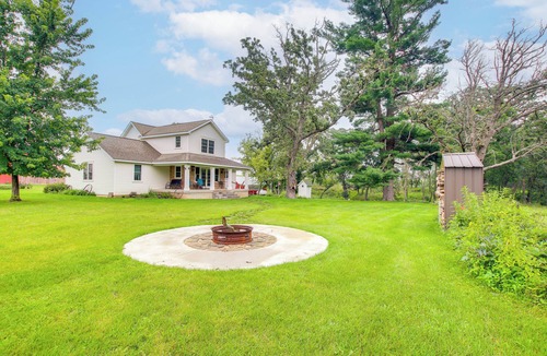 Manchester Cottage | Charming Manchester Retreat w/Patio & Fireplace!