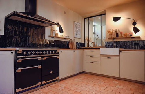 Raveau House | Charming manor house with pool and spa access