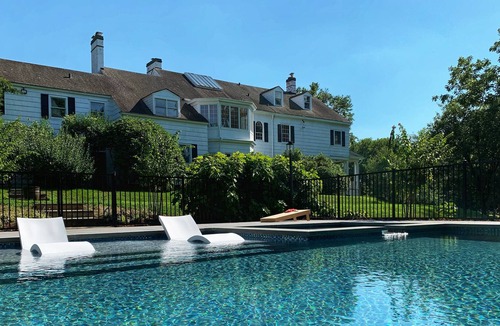 Glen Head Other | Charming Manor - Resort Backyard - POOL & JACUZZI