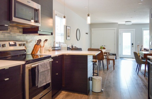 Marda Loop House | Charming Marda Loop Flathouse in Calgary - Pets welcome!