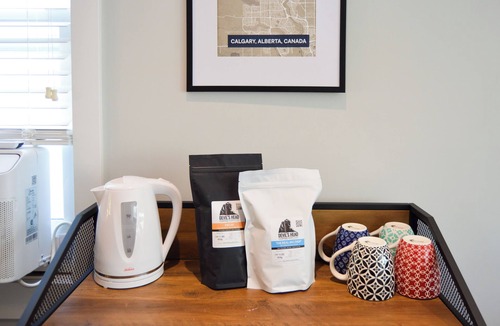 Marda Loop House | Charming Marda Loop Flathouse in Calgary - Pets welcome!