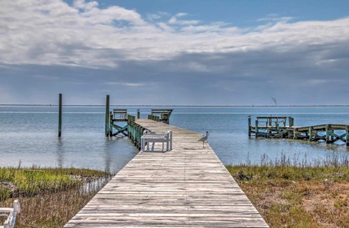 Marshallberg Apartment | Charming Marshallberg Apt with Water Views and Dock!