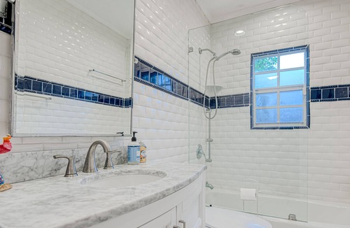 Pinewood Park House | Charming Mediterranean home with private backyard & separate cottage