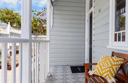 Merewether House | Charming Merewether Cottage