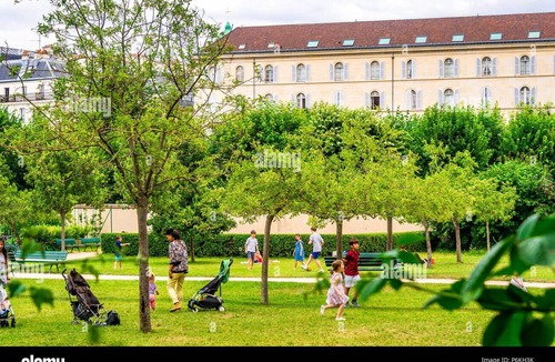 Quartier de l'Ecole-Militaire House | Charming Mews House near Rodin Museum - 4 to 5 bdrs - 3bthrs- 3 floors