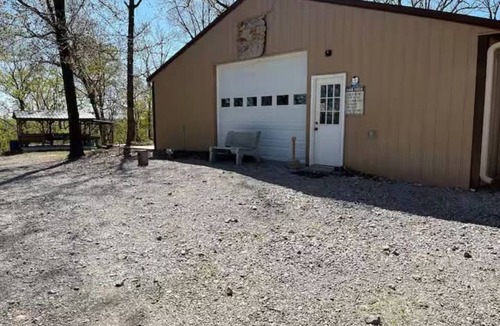 Osceola Apartment | Charming Micro Cabin 1 near Truman Lake in the Ozarks!