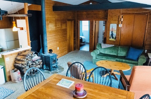 Harrisonville Cabin | Charming Mid-Century Cabin - Warm, Cozy & Scenic