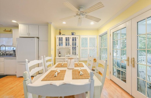 Middle River House | Charming Middle River Hideaway with Water-Front/Fire-pit/WiFi/Prvt Parking