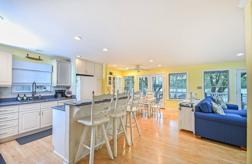 Middle River House | Charming Middle River Hideaway with Water-Front/Fire-pit/WiFi/Prvt Parking