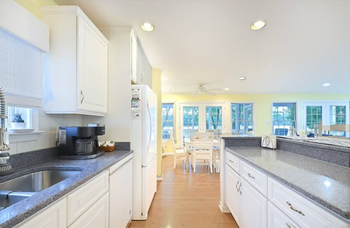 Middle River House | Charming Middle River Hideaway with Water-Front/Fire-pit/WiFi/Prvt Parking