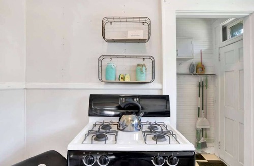 Hannon Park Apartment | Charming Midtown Apt - Hannon Hideaway Unit C
