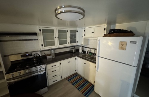 Central Sacramento Apartment | Charming Midtown Studio at Ice Blocks