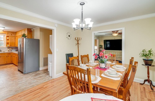 Keeling House | Charming Milton Home w/Porch - 5 Mi to VIR!