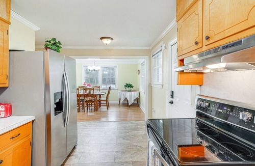 Keeling House | Charming Milton Home w/Porch - 5 Mi to VIR!