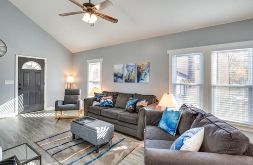Pleasant Hill House | Charming Missouri Home < 1 Mi to Katy Trail!
