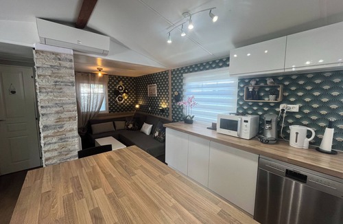 Hyeres Ski Chalet | Charming mobile home with pool