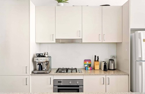 Forest Lodge Apartment | Charming Modern Apartment with City Views