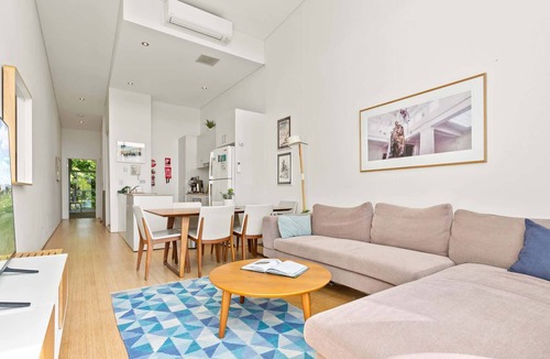 Forest Lodge Apartment | Charming Modern Apartment with City Views