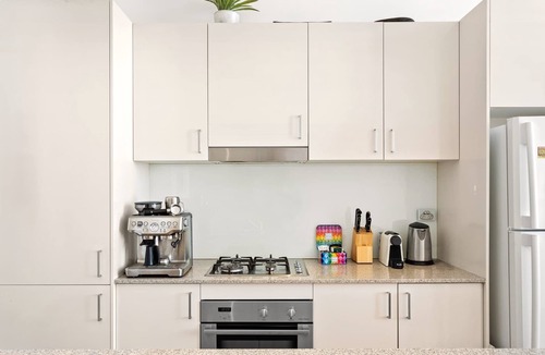 Forest Lodge Apartment | Charming Modern Apartment with City Views