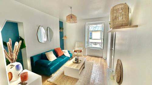 Puteaux Apartment | Charming Modern Apartment in Puteaux with City Views