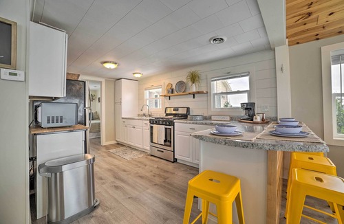 Prudenville Cottage | Charming Modern Cottage on Houghton Lake!