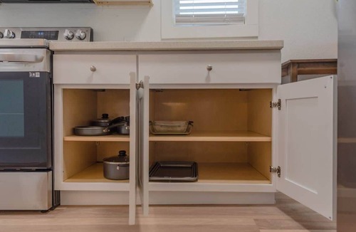 Coos Bay Cottage | Charming Modern Cottage, Downtown @pinpointstays