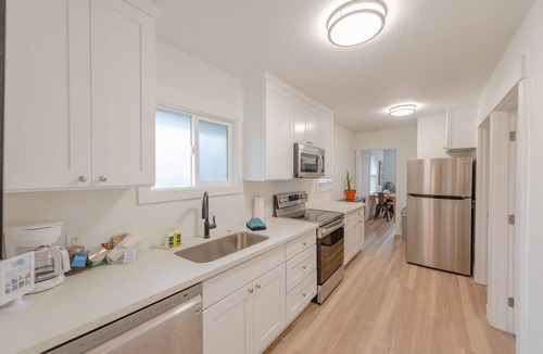 Coos Bay Cottage | Charming Modern Cottage, Downtown @pinpointstays