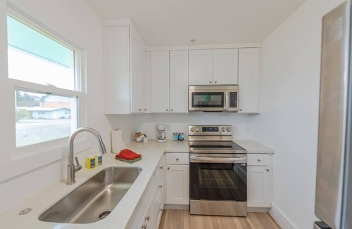 Coos Bay Cottage | Charming Modern Cottage, Downtown @pinpointstays
