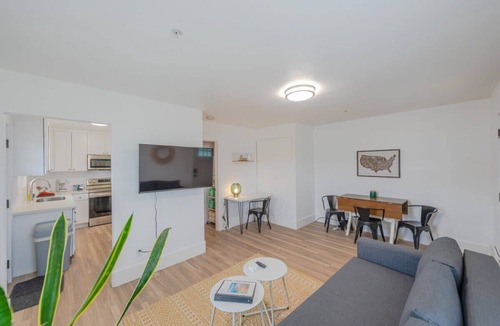 Coos Bay Cottage | Charming Modern Cottage, Downtown @pinpointstays