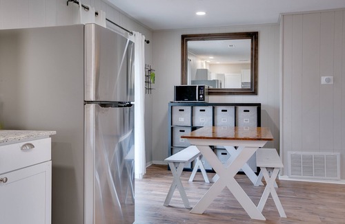 Fayetteville House | Charming modern duplex minutes to downtown Fayetteville
