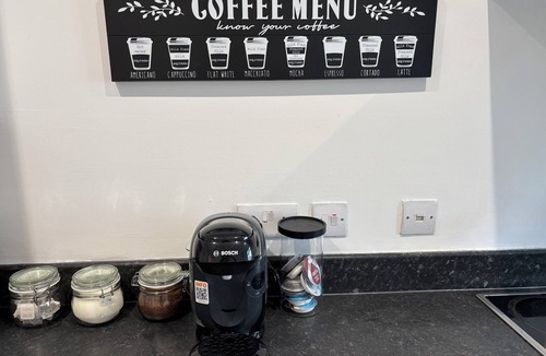 Anlaby Apartment | Charming modern one bedroom apartment complex