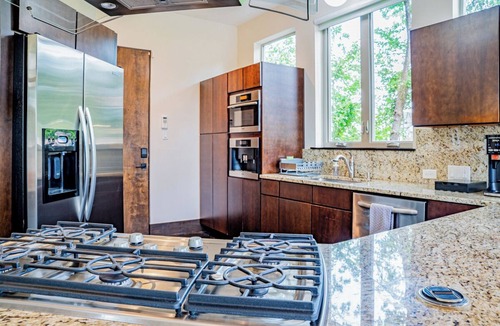 Swede Hill House | Charming Modern Home - Close to everything DT, UT!