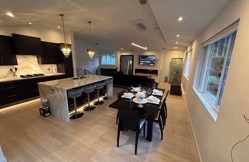 Inglewood-Finn Hill House | Charming Modern Nest in Northwest.