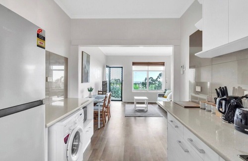 Burnside Apartment | Charming Modern Retreat with Scenic View, Burnside