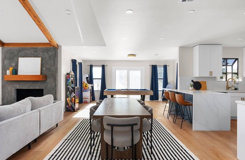 West Oak Hill House | Charming Modern Retreat in Austin