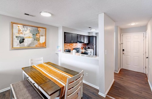 Beverly Woods Apartment | Charming & Modern South Park Gem: Pool ~ Gym ~ Pkg