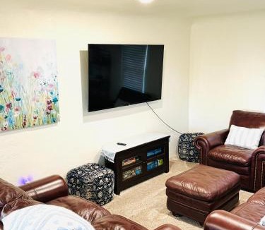 Buena House | Charming Modernized Farmhouse