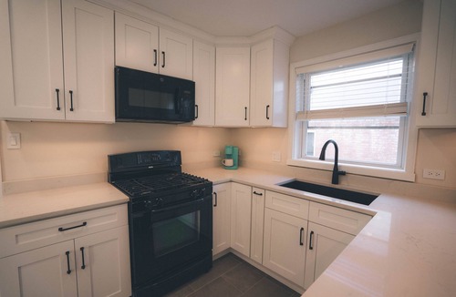 Elmhurst House | Charming ModernRetro Home!