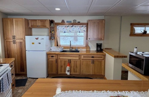 Schellsburg Cabin | Charming mountain cabin with stunning view