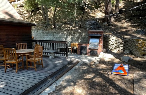 Blue Jay Cabin | Charming Mountain Cabin 3BR/3BA +Loft minutes from the lake
