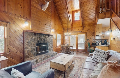 Screamer Mountain Cabin | Charming mountain cabin with scenic views and modern comforts