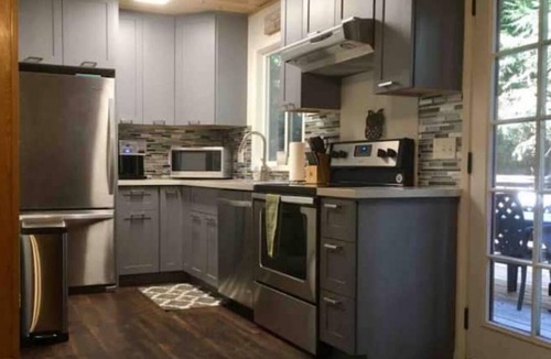 Arnold Cabin | Charming Mountain Cottage in Blue Lake Springs