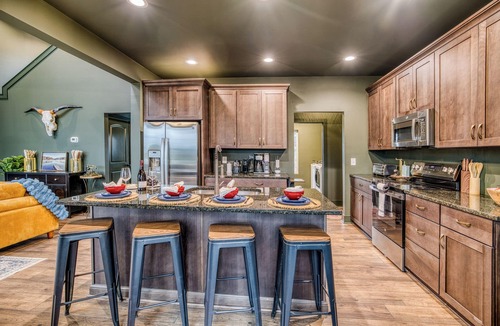 Ranger House | Charming Mountain Home- Gather, Relax, Explore