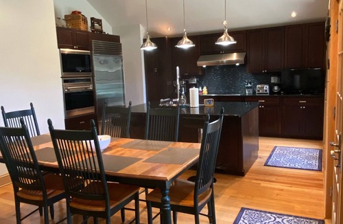 Windham House | Charming Mountain Retreat Lg Mod/Kit on Stream/Fire-pit/Hot Tub