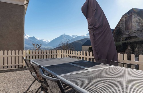 Ouzous House | Charming Mountain Retreat – Renovated Shepherd’s House, Hiking & Ski Nearby